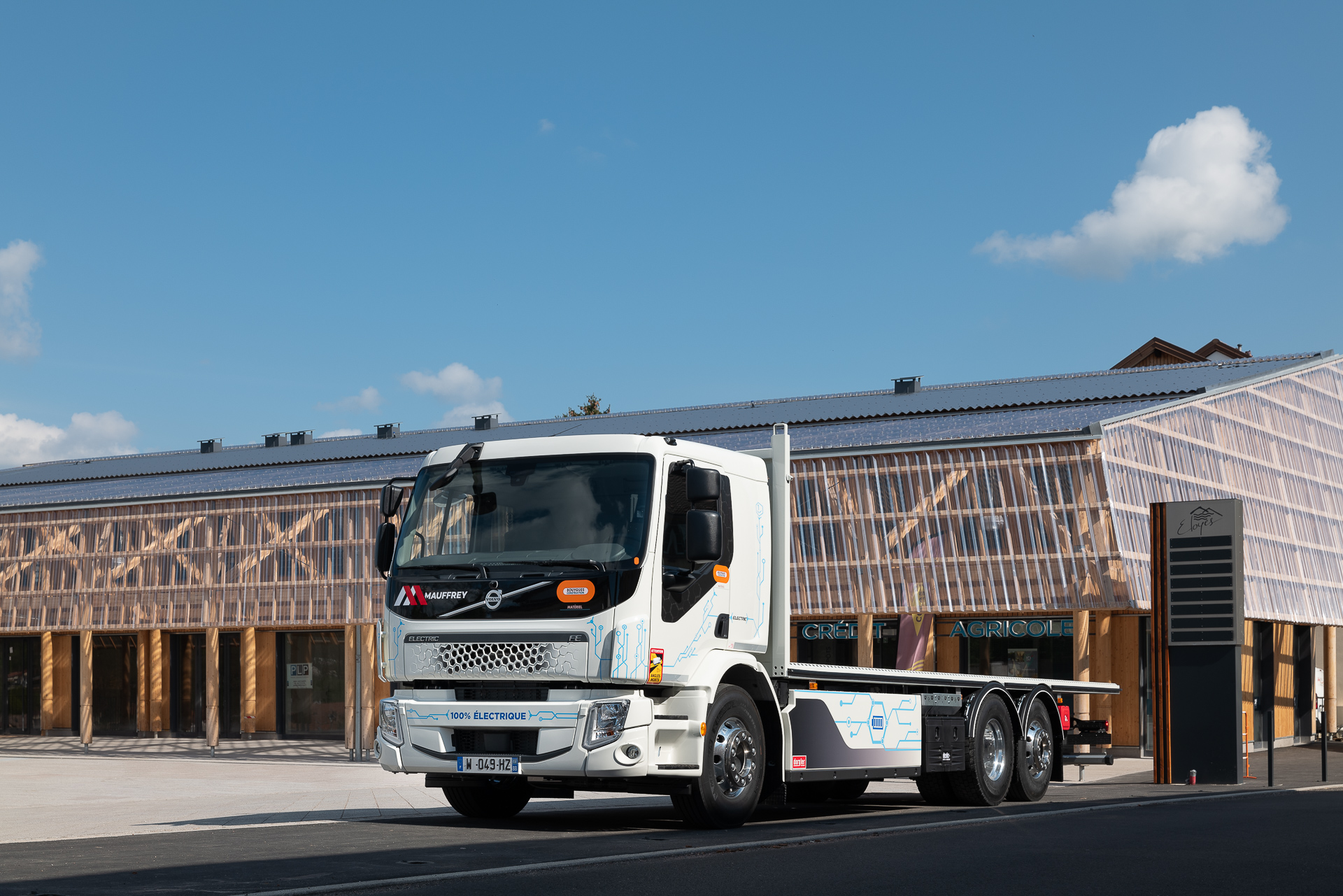 Photo du Premier camion porteur électrique en France pour le Groupe Maufffrey spécialiste du transport et de la logistique